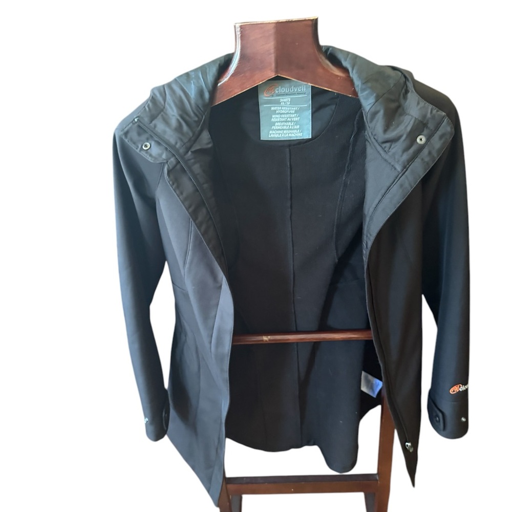 Black Cloudwell isolated wind and water proof women's jacket size XS